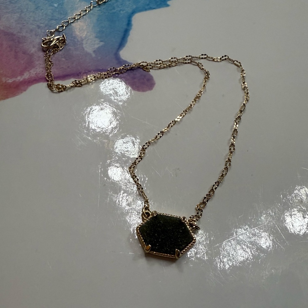 Elegant Green Pendant Necklace